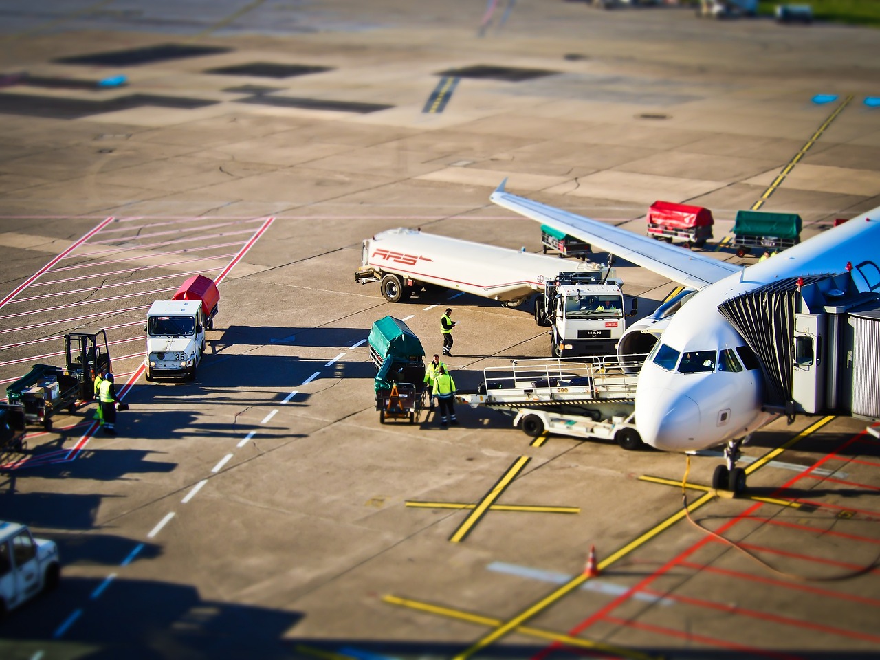 airport 1152251 1280